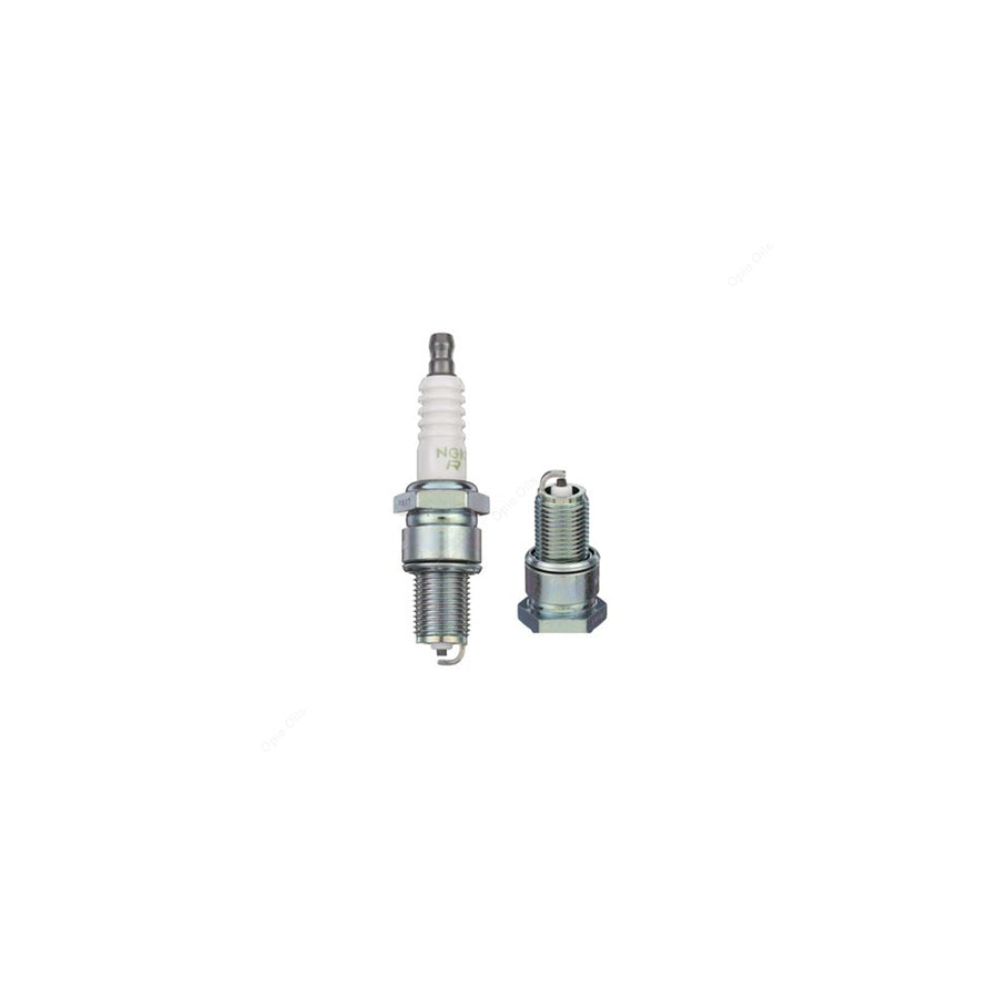 NGK BPR7E (1142) - Standard Spark Plug / Sparkplug